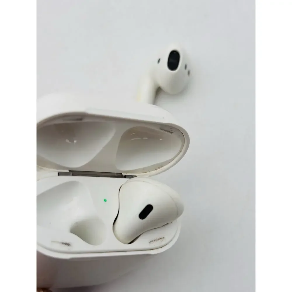 2 Right Side Apple AirPods 2nd Generation Earbuds And Case For Parts And Repair